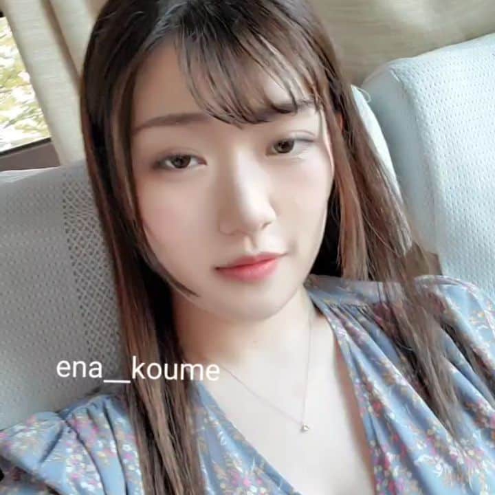 のインスタグラム：「インスタライブありがとうございました😘😘！ またやるから遊びに来てね！  インスタのトップ画も変えたからついでにお知らせ😌  #小梅えな #皆さんありがとう❤ #音無し動画だよ〜」