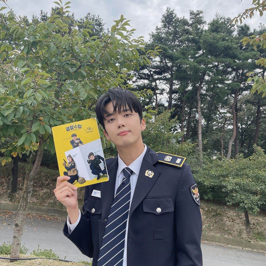 のインスタグラム：「고맙고 또 고마웠어요 행복했습니다. #경찰수업 #조준욱」