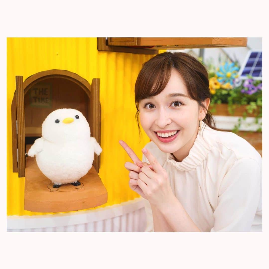 宇賀神メグさんのインスタグラム写真 - (宇賀神メグInstagram)「🐥  . .  週の真ん中水曜日 皆さまお疲れ様でした。🙇‍♀️  OA終わりにシマエナガちゃんが おうちから出てきてくれました〜！🐥🏠  . THE TIME,次は金曜日に出演致します。 明日は家で見るのが楽しみです☺️  . .  #thetime #シマエナガ」10月6日 19時30分 - ugajin_megu