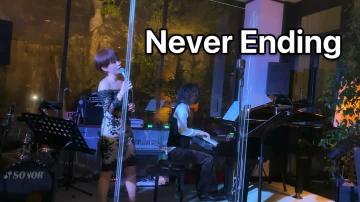 Karinのインスタグラム：「Never Ending〜Piano Live Version〜🎹  my original song🎵 released by orchard SONY music✨  ピアノ1本のリハーサルなし1発演奏動画をYouTubeにフルでアップしました✨音源とはまた違う雰囲気かと思います🌈  プロフィールからYouTubeに飛んで是非聴いてください💕  チャンネル登録や、いいねやコメントで盛り上げていただけたら励みになります🙇‍♀️  色々甘い部分もありますが、感情剥き出しで歌いたい自分の理想系に少しでも近付けるように頑張ります✊  @100days100songs   #オリジナル曲 #オリジナルソング #original #originalsong #orchard #orchardsonymusic #funtimeproz #deftech #shen #jonunderdown #victornewman」