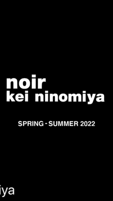 Amazing JIROのインスタグラム：「#Repost @noirkeininomiya with @make_repost ・・・ “NUANCES”  View the show on IGTV or the Comme des Garçons YouTube channel⁣ at the link in our bio ⁣⁣ composer: @setsuyakurotaki Hair: @koichi_nishimura_ Makeup and Special Effects: @amazing_jiro ⁣⁣ Video courtesy of @commedesgarcons⁣⁣ ⁣⁣ #noirss22 #noirkeininomiya」