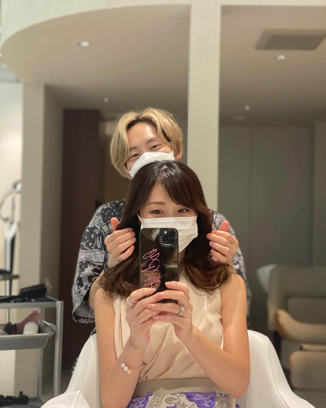 ImotoEtsuyo さんのインスタグラム写真 - (ImotoEtsuyo Instagram)「#美容day  ・ ・ こちらの トリートメント大好き。 髪の内側に浸透して サラサラになります✨ ・ 前髪がぺたんとしないように 前髪カットもお願いしました。 ・  @zacc.kayama  いつもありがとうございます♪ ・ #fashion  #tops ➡︎ @zara #zarahome #zarawoman  #skirt ➡︎ @setaichiro_official #setaichiro  #セタイチロウ  ・ ・ #銀座美容室  #銀座一丁目美容室  #銀座一丁目 #有楽町  #ヘアサロン  #ヘアカット  #ヘアスタイル  #トリートメント #前髪カット  #ヨシンモリ  #セミロング  #銀座  #hairstyle  #haircolor  #hair  #treatment  #haircut  #hairsalon  #艶髪  #ginza  #大人女子ヘア  #髪型」10月7日 6時16分 - bisuhada