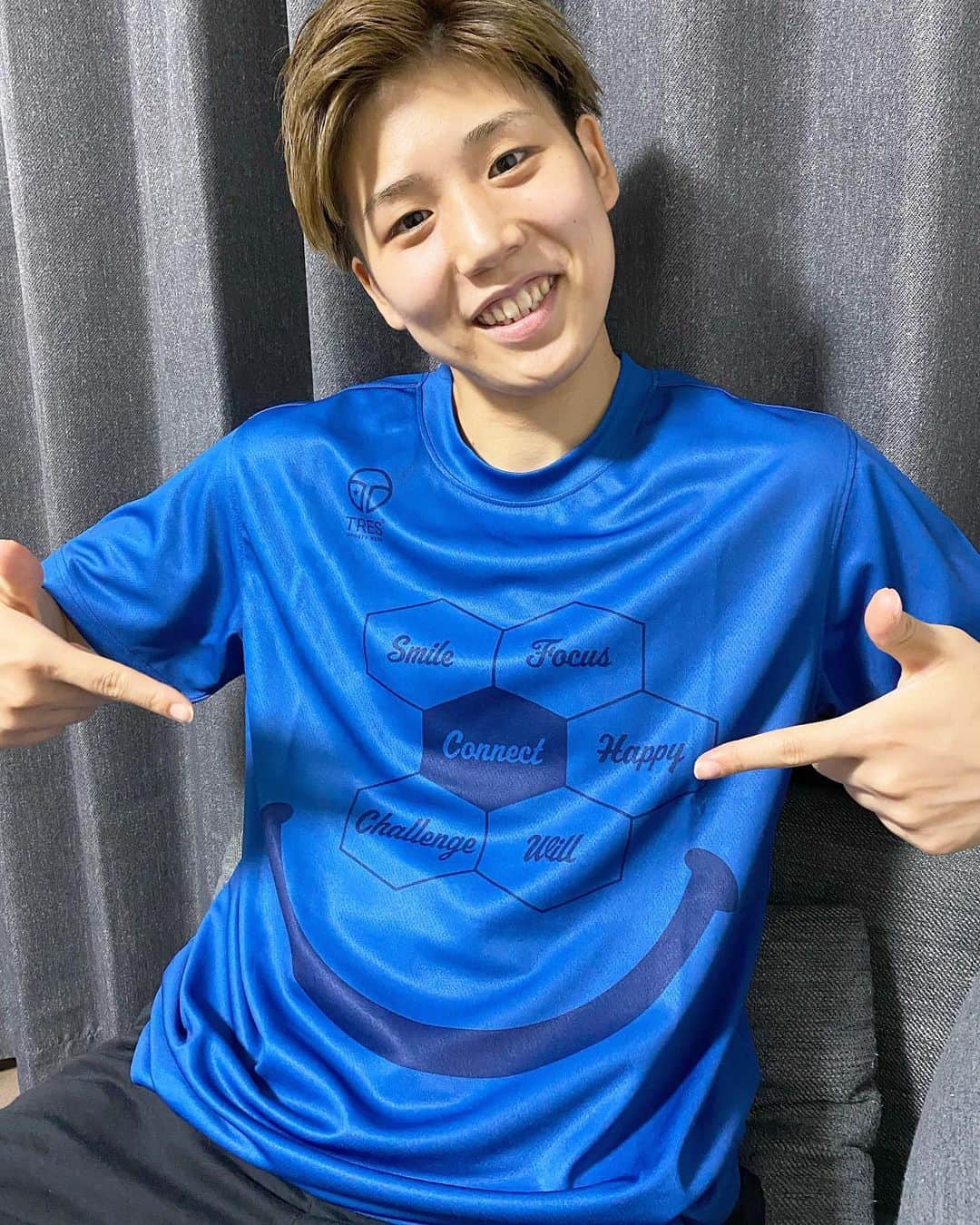 町田瑠唯さんのインスタグラム写真 - (町田瑠唯Instagram)「． さなえがデザインしたTシャツ！！！ さなえっぽいよね〜☺️☺️ 色違いでピンクもあるみたいです！！ ぜひチェックしてみてください🙋‍♀️」10月6日 21時53分 - macchi0308