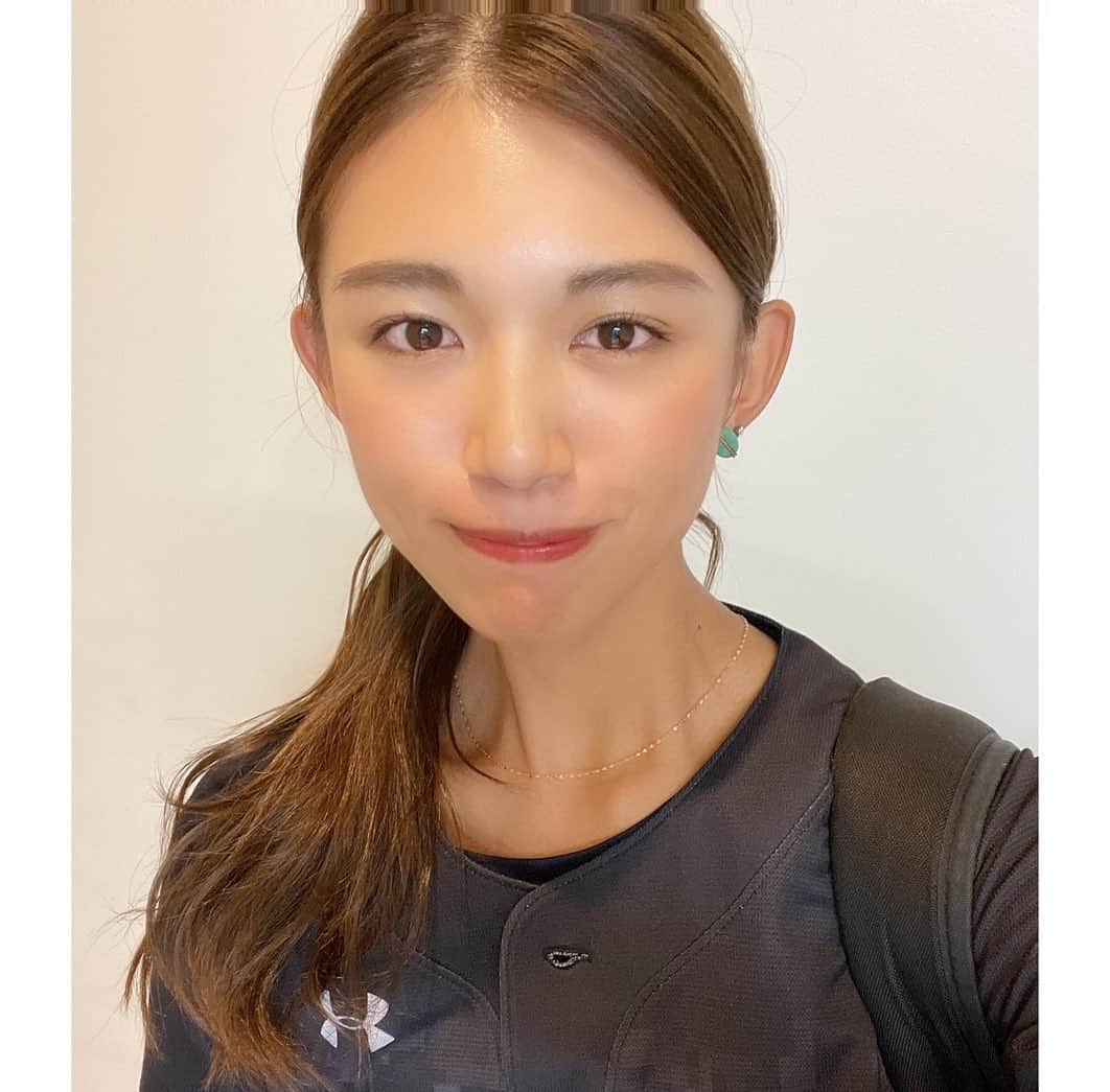 のインスタグラム：「. . 野球観戦したら プレーしたくなるね⚾️ . 写真は草野球style🔥 . 先日の試合は 打席立ったら豪雨☔️ 逆に持ってる😅笑 . トレーニング @mtxacademy  日々試行錯誤中〜 . . #野球 #野球女子 #草野球 #baseball #女子野球 #野球好きな人と繋がりたい #プロ野球」