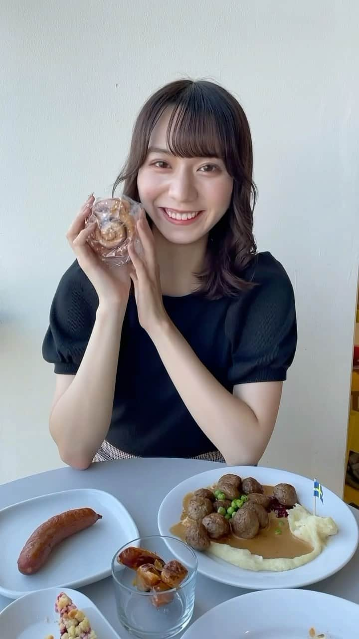 久村奈々子のインスタグラム：「最後のソフトクリームは欠かせない🍦  皆さんはIKEAに行ったら、なにを食べますか〜🤤  今日もプロフィールのURLから #なこぽち 投票で応援して頂けたら嬉しいです🌙  #ミス立教 #ミス立教2021  #ミス立教コンテスト #ミス立教コンテスト2021  #立教ミスコン #ミスコン #立教大学  #リール #IKEA #ikeajapan #イケア #イケアレストラン #イケアフード #クリスマス #クリスマスツリー #彼女感 #サロモ #サロンモデル #ソフトクリーム」