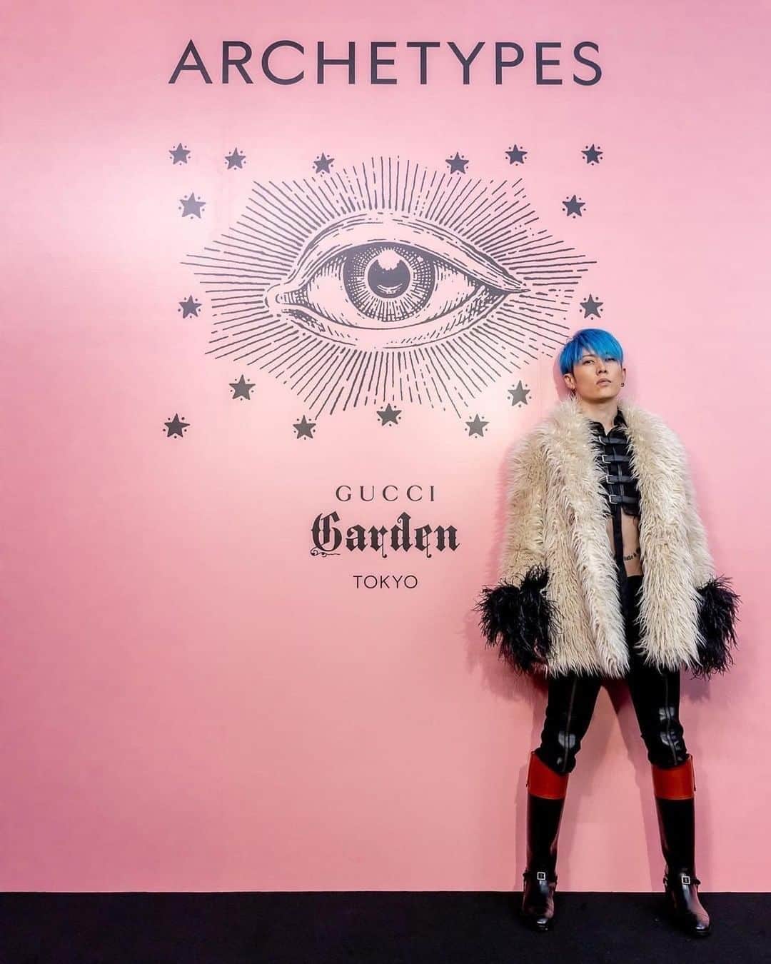 のインスタグラム：「With RENJI san… 💙💙☠️🔪#Repost @gucci ・・・ Attending the opening of Gucci Garden Archetypes in Tennozu, Tokyo, Myiavi @miyavi_ishihara, Tadanobu Asano @tadanobu_asano, Riisa Naka @riisa1018naka, Ten Yoshii @ttt_eee_nnn and Genki Iwahashi @genki_iwahashi_17—all in #GucciAria and #GucciOuverture. The multimedia exhibition is open in Tokyo until October 31, 2021. #GucciGarden #AlessandroMichele @alessandro_michele」