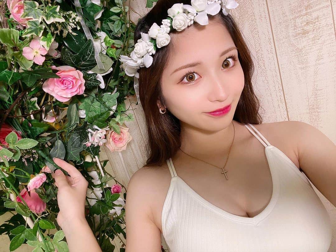 清水英実のインスタグラム：「🕊🤎」