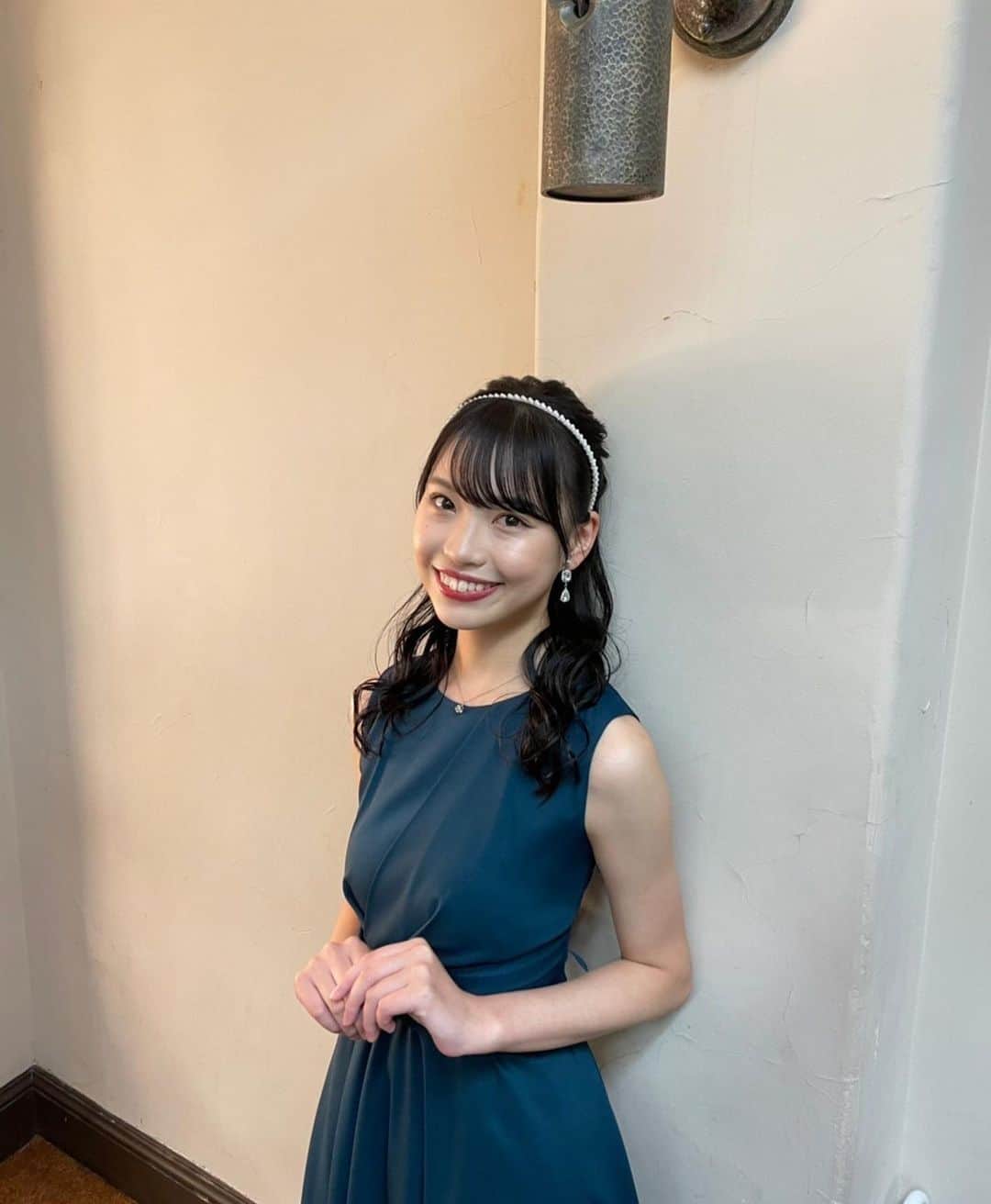 赤山明日香のインスタグラム：「🥀 単独公演 見てくれた方ありがとうございました！ オープニングのドレス(@dorry_doll_official 様) 私の早着替え等衣装周りを担当してくださったスタッフさんがとってくれました📸 たくさん支えてもらった！ありがとうございました☺︎ . . .  素敵な感想をたくさんもらって、 とても嬉しかったし、 次はもっとこうしてみたいって色々思えたので、次のステージも楽しみです。 11月のラストステージまで、 応援よろしくお願いします！」