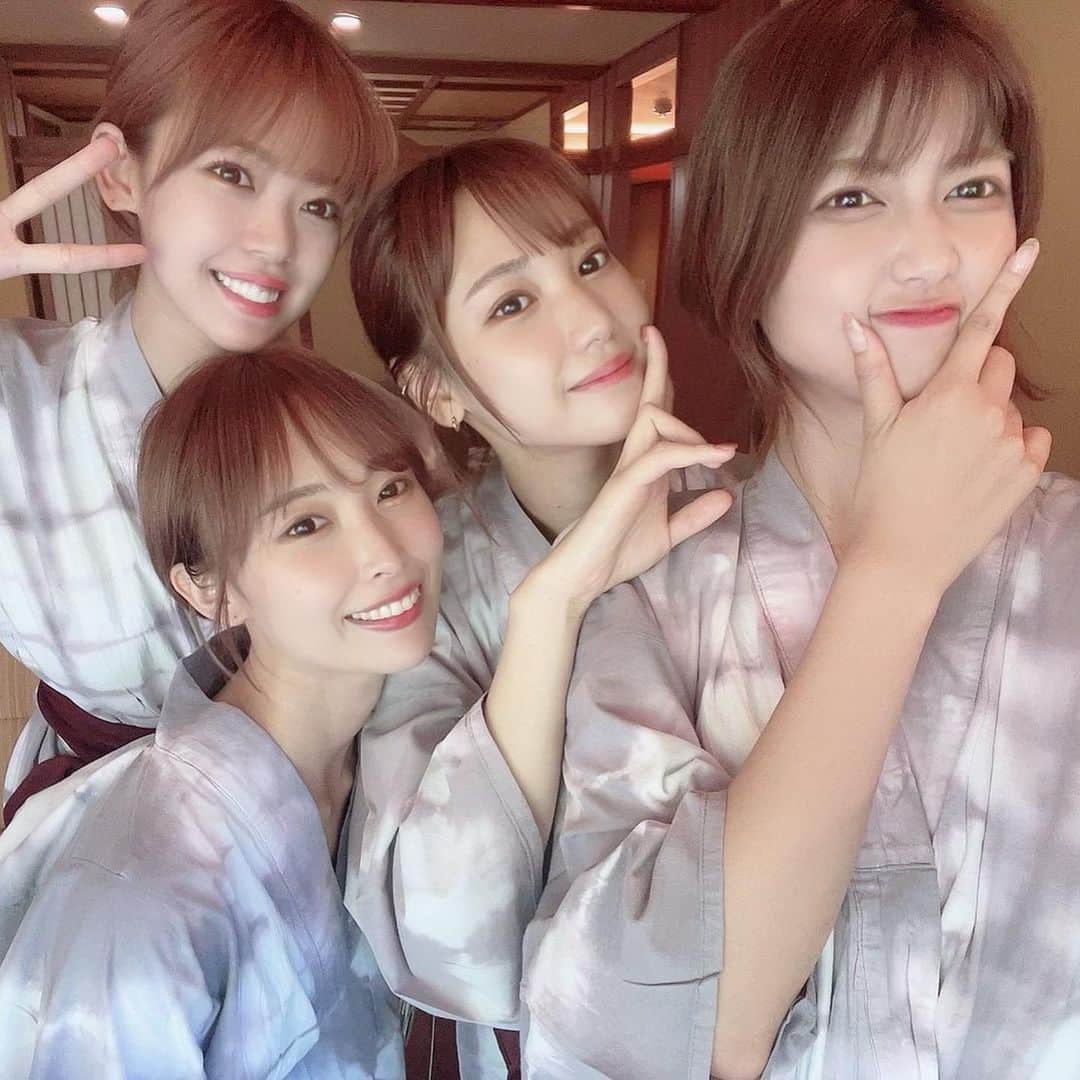 島田玲奈のインスタグラム：「. だいぶ時差更新になってしまいましたが… 夏の最後は、大親友たちと温泉旅行に行きました🥳👙☀️ . 改めてお誕生日のお祝いもしてもらって、幸せ者です🥲💓 . だいすき！ . 静岡県下田市の "清流荘" というお宿に泊まったのですが、 プールもサウナも温泉もあって、とっても良かったのでオススメです！」