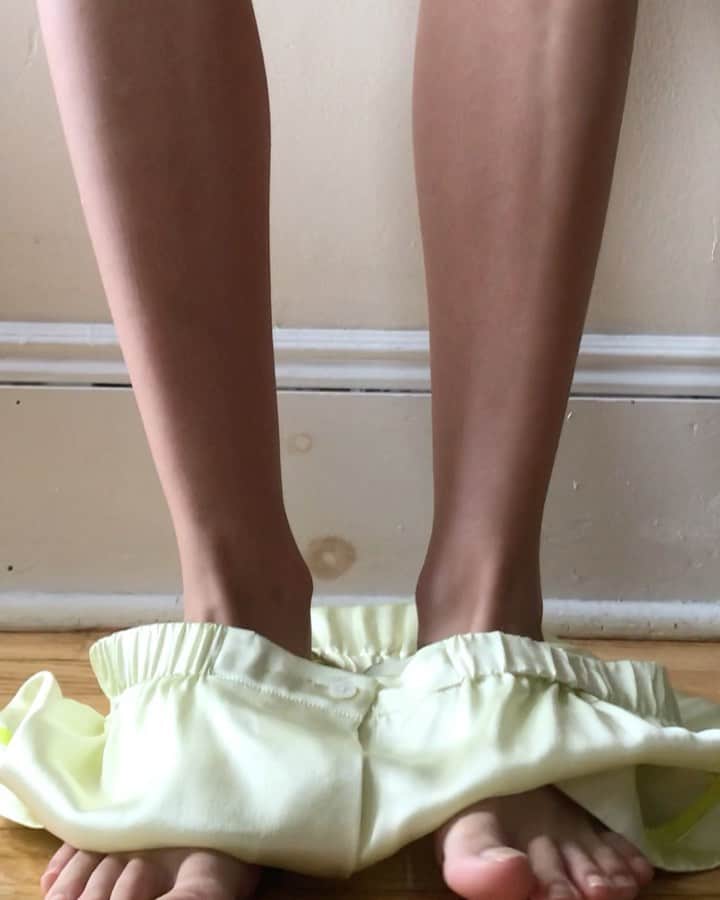 Araksのインスタグラム：「How do your mornings start ?   #ColorByAraks」