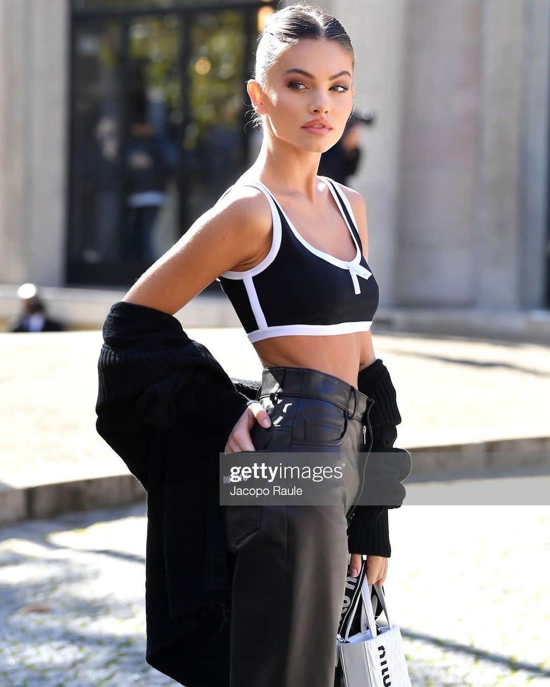 ティラーヌ・ブロンドーのインスタグラム：「Thank you for having me @miumiu  beautiful show like always u killed it !!! 💜 😍」
