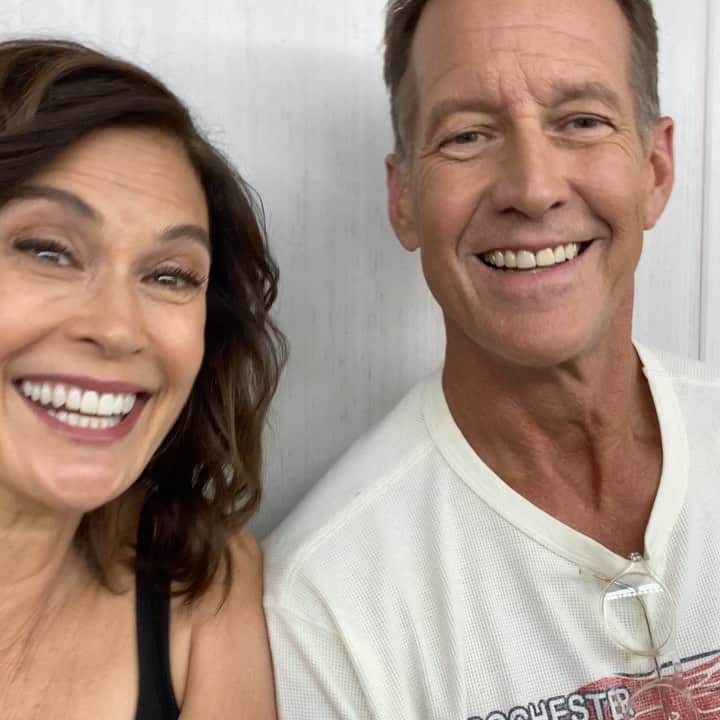 テリー・ハッチャーのインスタグラム：「Reunited and it feels so good. @hallmarkchannel #spiritofchristmas #happyholidays #goodtobeback #justlikeoldtimes」