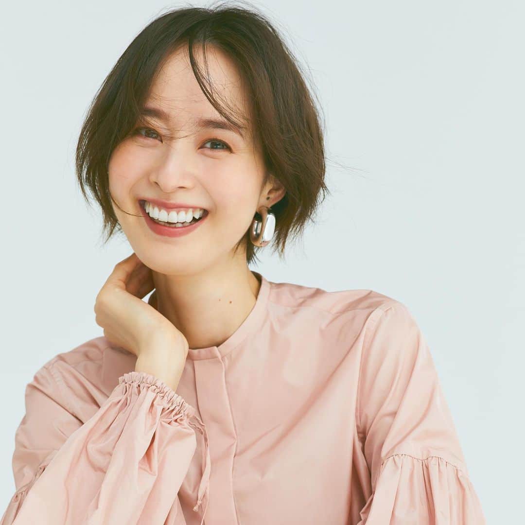 中原歩のインスタグラム：「* 【ご報告】 この度所属事務所を移籍し ニュートラルマネジメント @neutral_management  所属となりました😊 * また新たな環境で一歩一歩歩んでいきたいと思います。 お仕事、作品撮りのお誘いお待ちしております🙏✨　 どうぞ宜しくお願い致します✨ * * * #中原歩 #ニュートラルマネジメント #nmtinc #ママモデル#ヨガモデル」
