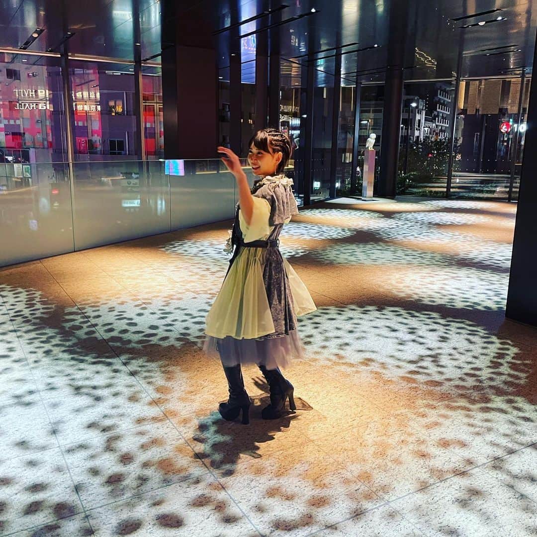 増田有華さんのインスタグラム写真 - (増田有華Instagram)「＊  いい感じの階段といい感じの照明があったのでせっかくなので舞いました（？）  芸術的に舞ったつもりだったけど あれ？🤗  ・ ・ ・ #オフショット」10月7日 16時15分 - masuyuka_official