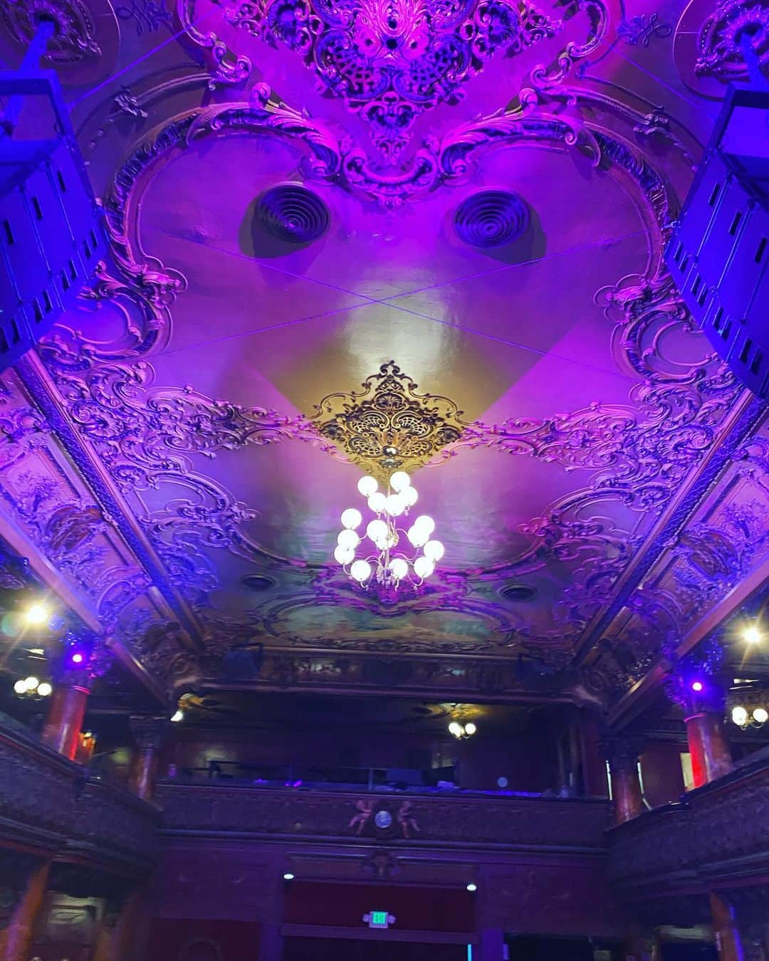 のインスタグラム：「Beautiful night w/ beautiful audience at beautiful venue @greatamericanmusichall 😌#MiyaviImaginary」