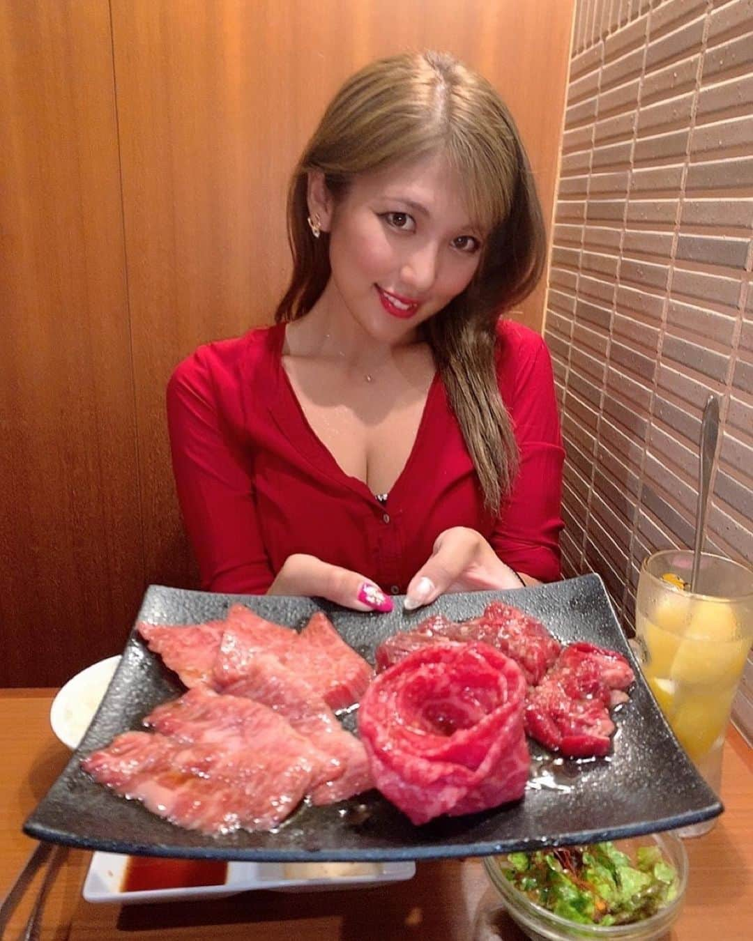 神谷麻美さんのインスタグラム写真 - (神谷麻美Instagram)「#焼肉 食べたよ〜💘🥰🐮💘 #厚切りネギ包みタン 美味しかったぁ🥰💖💖 私#レバー 好きだったりする🐃💘💘💘  みなさま地震大丈夫でしたか？😭🥲🤥💕  #山水縁　♦️ #港区焼肉 #厚切り生タン塩ネギ包み焼き  #牛タン #ネギタン塩 #タン塩」10月8日 0時10分 - asamice428