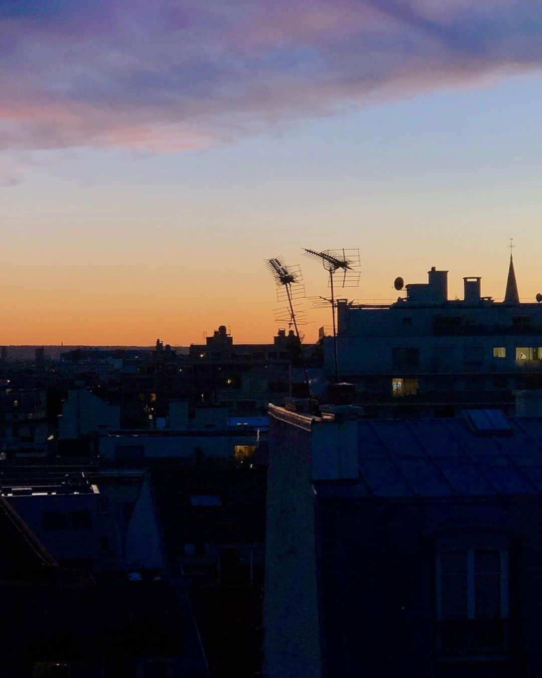 谷山響のインスタグラム：「Coucher de soleil ✴︎  J’aimerais voir cette vue tous les soirs 💫」