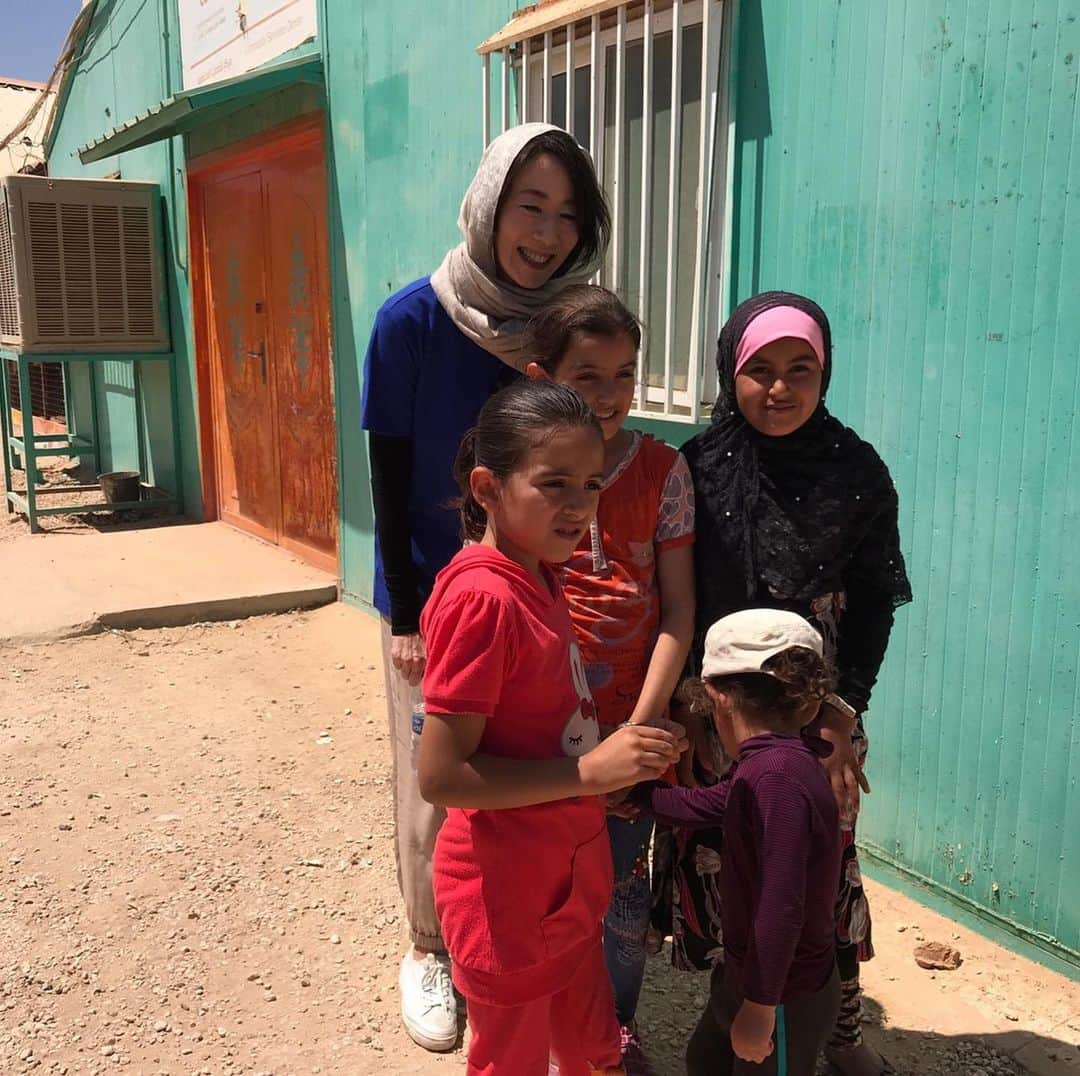 長野智子さんのインスタグラム写真 - (長野智子Instagram)「難民キャンプで出会った皆さん元気かなあ。。  次はいつ行けるのだろう。。  #ヨルダン #アズラック難民キャンプ #tb #j4u #国連UNHCR協会 #遺跡のスケールに呆然笑」10月7日 16時29分 - naganotomoko