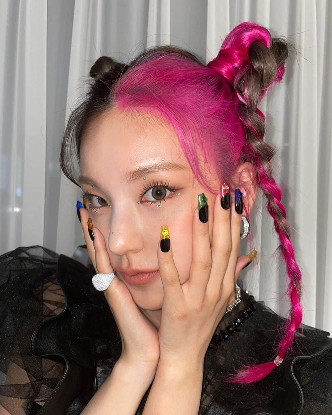 ITZYさんのインスタグラム写真 - (ITZYInstagram)「CRAZY IN LOVE🖤」10月7日 16時57分 - itzy.all.in.us