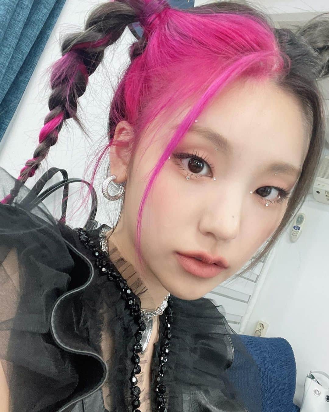 ITZYさんのインスタグラム写真 - (ITZYInstagram)「CRAZY IN LOVE🖤」10月7日 16時57分 - itzy.all.in.us