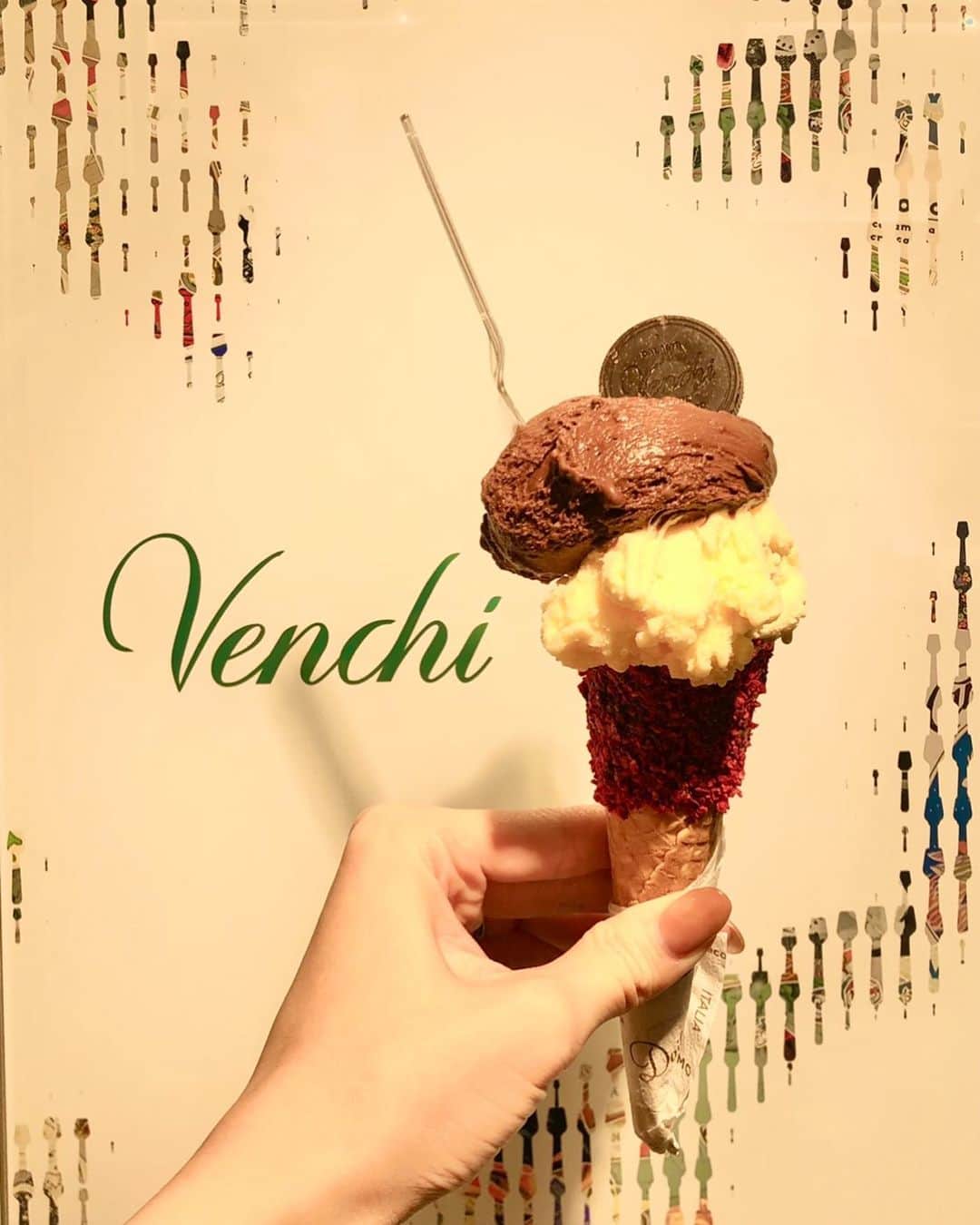 山本里菜さんのインスタグラム写真 - (山本里菜Instagram)「. このアイス美味しかったなぁ🍨💕 いつかの思い出🐾  #ジェラート　#アイス　#venchi」10月7日 17時29分 - rinayamamoto_0622