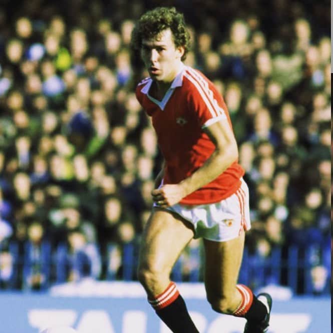 ブライアン・ロブソンのインスタグラム：「40 years ago today was one of my proudest moments - my debut for Manchester United. The biggest club in the world. The most amazing fans in the world. Thank you from the bottom of my heart for all the love and support you’ve shown me over the years.」