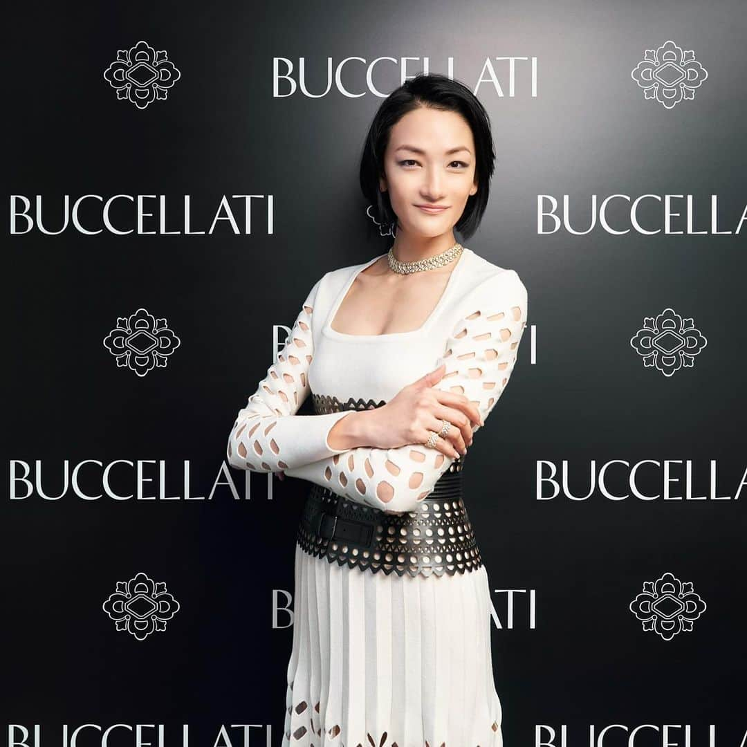 冨永愛さんのインスタグラム写真 - (冨永愛Instagram)「⁡ ⁡ @buccellatimilan 銀座店がオープンしたので遊びにいきました❤︎ ⁡ ジュエリーにおいてハンドクラフトの素晴らしさを感じることができるのはなかなかないこと お気に入りも見つけちゃった ⁡ sometime soon… ⁡  #ブチェラッティ #buccellati ⁡」10月7日 18時53分 - ai_tominaga_official