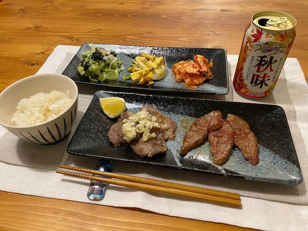 寺田有希さんのインスタグラム写真 - (寺田有希Instagram)「どーーーーーしてもお肉が食べたくなった時、急遽作った焼肉定食🥩  【てら飯。焼肉定食】 ・ネギ塩タン ・ハラミ ・キムチ ・レタスのナムル ・作り置きしてた卵のなんか ・もちろん白米  はい、優勝ありがとう🏆✨ お肉は焼肉屋さんで生のものを購入！ このパターン最高だなあ🥺✨  #てら飯 #焼肉 #おうち焼肉 #ひとり焼肉 #おうちごはん #おうち居酒屋 #おひとりさまごはん #おひとりさま女子 #秋味 #ビール女子 #寺田有希 #teradayuki」10月7日 19時01分 - terada_yuki