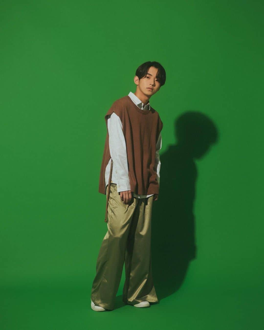 のインスタグラム：「みんなの服装もだんだんと半袖から長袖になっていってあーもー秋だね🎃 あっという間すぎる！！！！！！！ みんなは今年の秋は何して過ごすの！！！  スタイリスト @inu_sawaritai ヘアメイク @yukanamitsu ディレクション/撮影 @heron214」