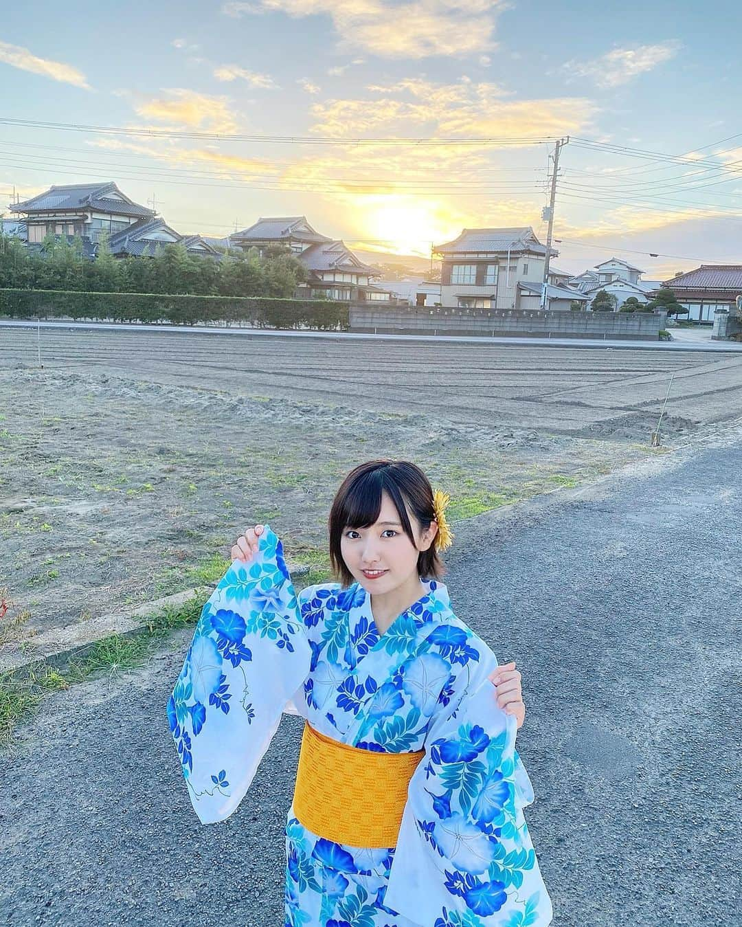 香月杏珠さんのインスタグラム写真 - (香月杏珠Instagram)「・ ・ ・  今年の夏は沢山浴衣着ました👘𓂃 𓈒𓏸𑁍‬  ぜーんぶ活動関係やお仕事だけど😂笑  通販用のチェキに浴衣きたり、 ライブの物販で浴衣きたり、 この前の撮影で二種類も浴衣着ました😳！  しかもこの浴衣でDVD撮影のシチュエーションで花火もしたよ🎇🎇  だから12月発売の新作では少し遅れた私との夏を過ごせるよ🎐𓈒 𓂂𓏸  まだ花火してる写真とか、もう1着の浴衣のオフショもあるからまたあげるね‪ 𓈒𓏸   #グラビア  #グラビアアイドル  #浴衣  #浴衣女子   #お仕事で春夏秋冬を楽しむことが多いです  #みんなは夏らしいことした？」10月7日 19時31分 - anjyu_neko