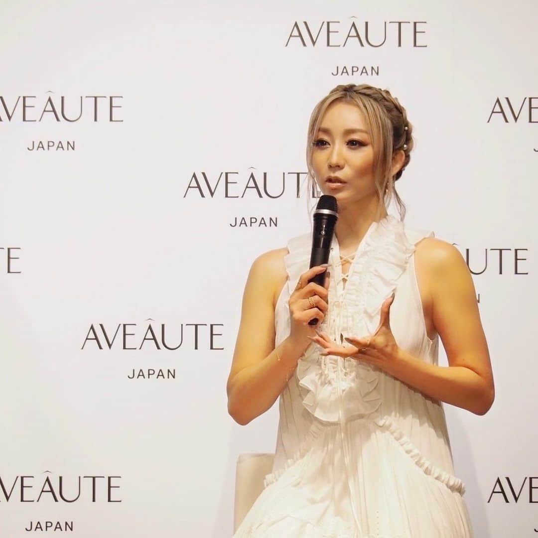 倖田來未さんのインスタグラム写真 - (倖田來未Instagram)「. 私がミューズを務める「AVEAUTE」発売記念イベントでした！！！ 一人でも多くの方が美しくなりますよーに！ ⁡ @aveaute.official  #たくさんの記者の方々 #足を運んでいただきありがとうございました！！！ #何度このシチュエーションさせていただいても #緊張します、、 #恐縮です #AVEAUTE #アビュート #ヒト幹細胞培養液 #kodakumi #倖田來未」10月7日 19時56分 - kodakumi_official