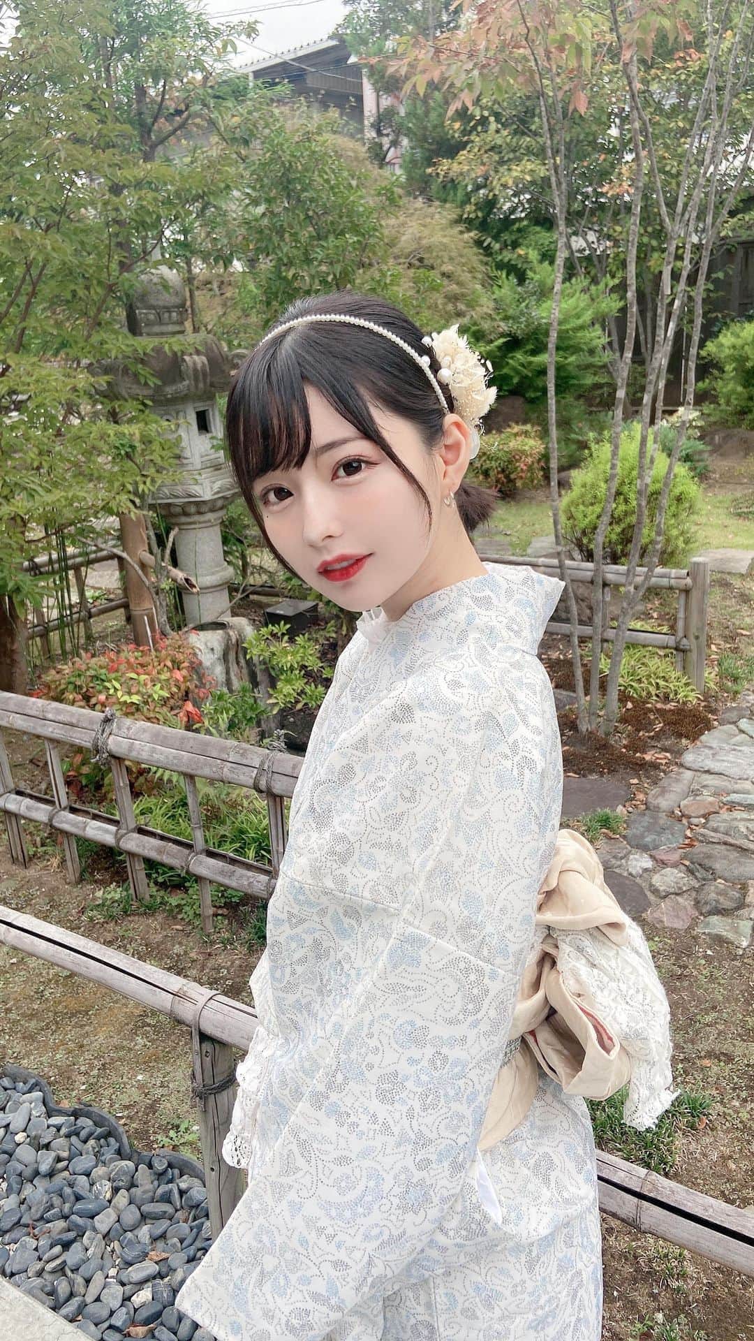 sarimaru(国木田さりまる)のインスタグラム：「川越着物デートしてきました🤍  着物の下にレースのインナー着てて、帯のアレンジも可愛かった💭💙 髪の毛も可愛くセットしてもらいました♡  素敵な着物着てるといつもより所作がおしとやかになる🤣  #川越 #着物レンタル #リール #着物デート #着物女子#着物アレンジ #レース着物 #japanesegirl」