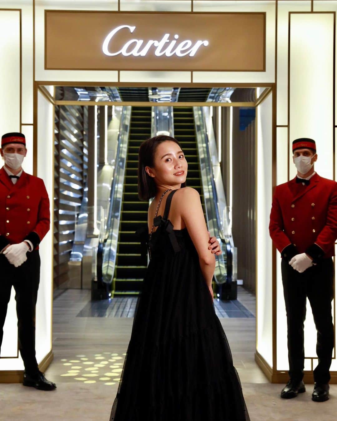 伊原葵さんのインスタグラム写真 - (伊原葵Instagram)「Cartier Salone💍💎✨  ハイジュエリーメゾン、"カルティエ - 魅惑の世界"を一足お先に🙏  なかなか見れないハイジュエリーが沢山で、とても素敵な空間でした。うっとり…🥺✨✨  素敵なジュエリーを身にまとい、気分もワクワクした時間でした♡  #cartier #cartiertokyo #CartierHighJewelry #ad」10月7日 22時29分 - aoi186