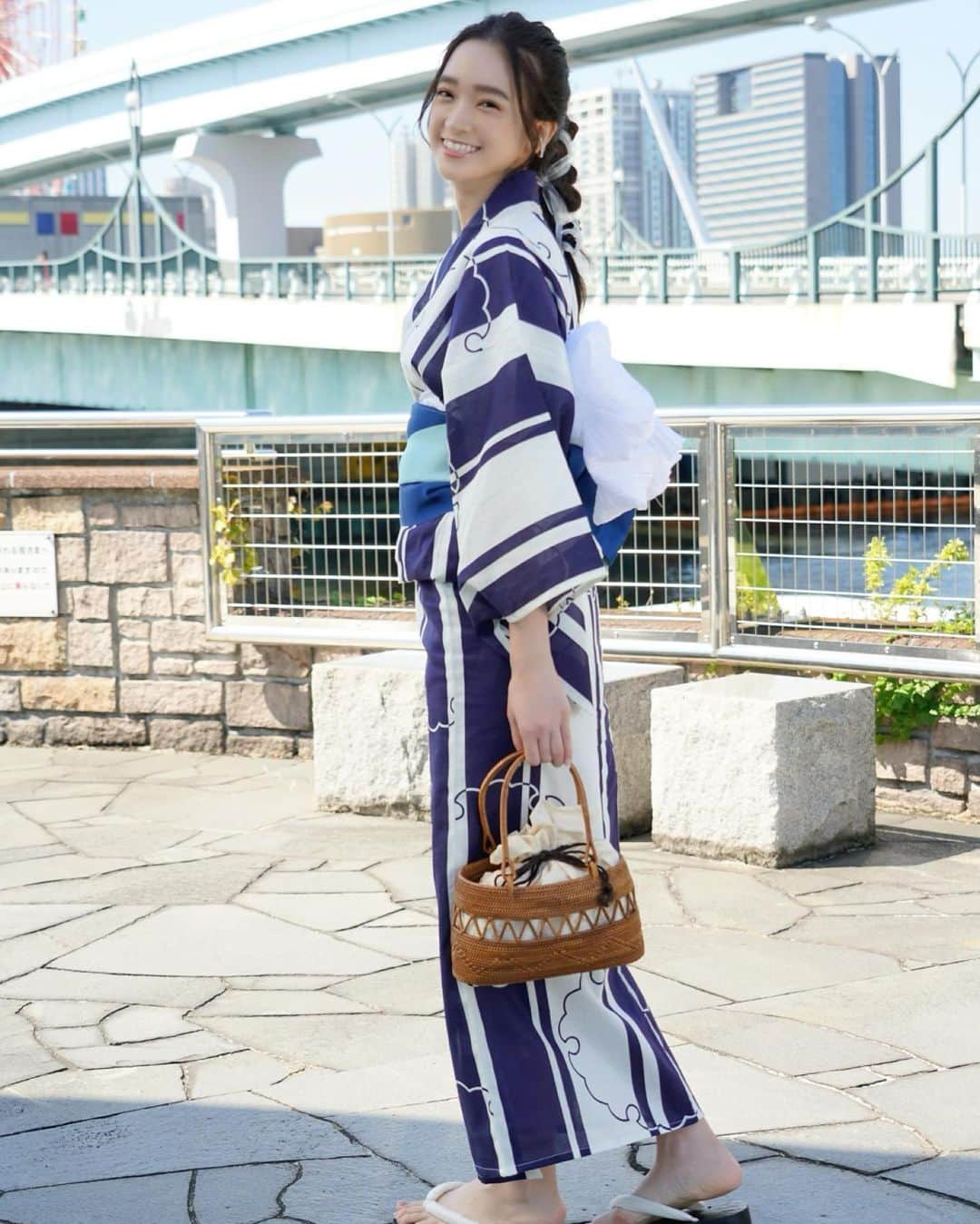 太田麻美のインスタグラム：「今年ラスト浴衣👘🤍  #japanese #yukata #photo #shooting #hairarrange #浴衣 #浴衣ヘアアレンジ #ヘアアレンジ」