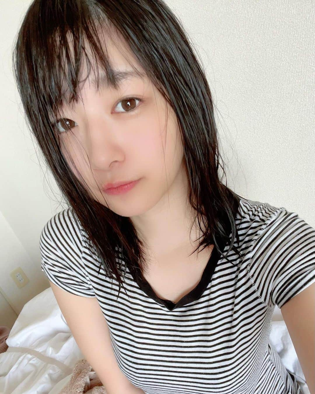 我妻ゆりかさんのインスタグラム写真 - (我妻ゆりかInstagram)「朝風呂しちゃった♨️贅沢!! 髪の毛乾かしてー!!  因みに今日は渋谷109地下1回ババババンビポップアップSHOPに12時から16時までおるよ〜🐕  #グラビア#アイドル #モデル #撮影会モデル」10月8日 9時20分 - wagatsuma_yurika