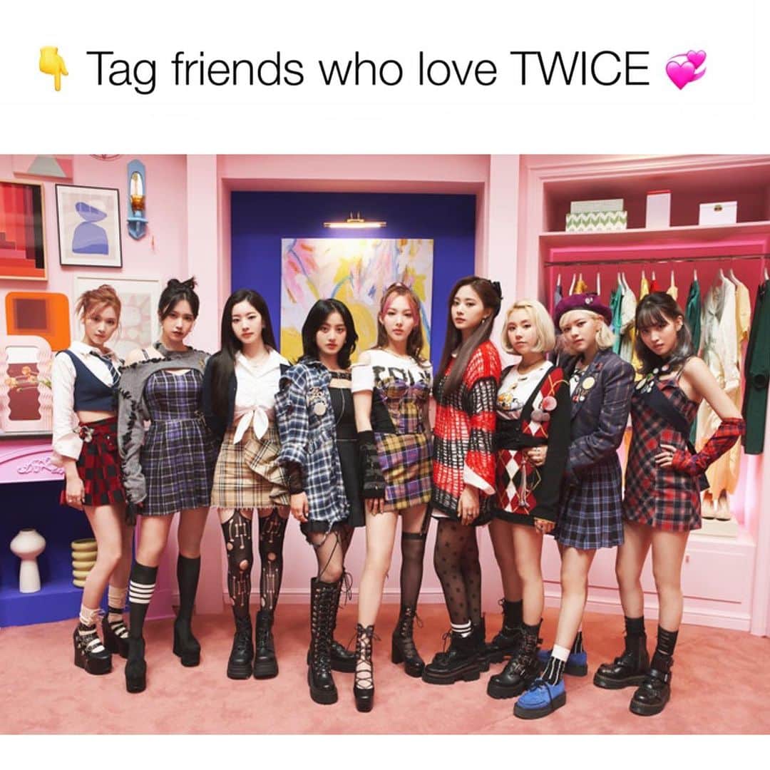 ナヨンのインスタグラム：「BRAND NEW SALE 🎉💋 😍 Upgrade your TWICE MERCH collection now! www.kpopersify.com 🛍 🌈 TAG your friends to buy you 🙆🏻‍♀️ ✨ Get Yours NOW At The Link In My Bio ☝🏼 🌍 Worldwide FREE Delivery ✔️ Use code ‘OCT21’ to get discount 10% off ✨Follow @kpopersify for more TWICE deals! 🙊  ‼️ LIMITED STOCK ‼️」