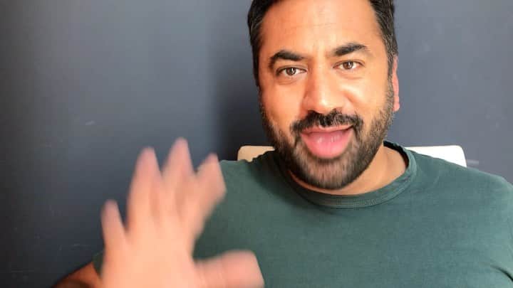 カル・ペンのインスタグラム：「I’m excited to share more about my book, You Can’t Be Serious! Link in bio.」