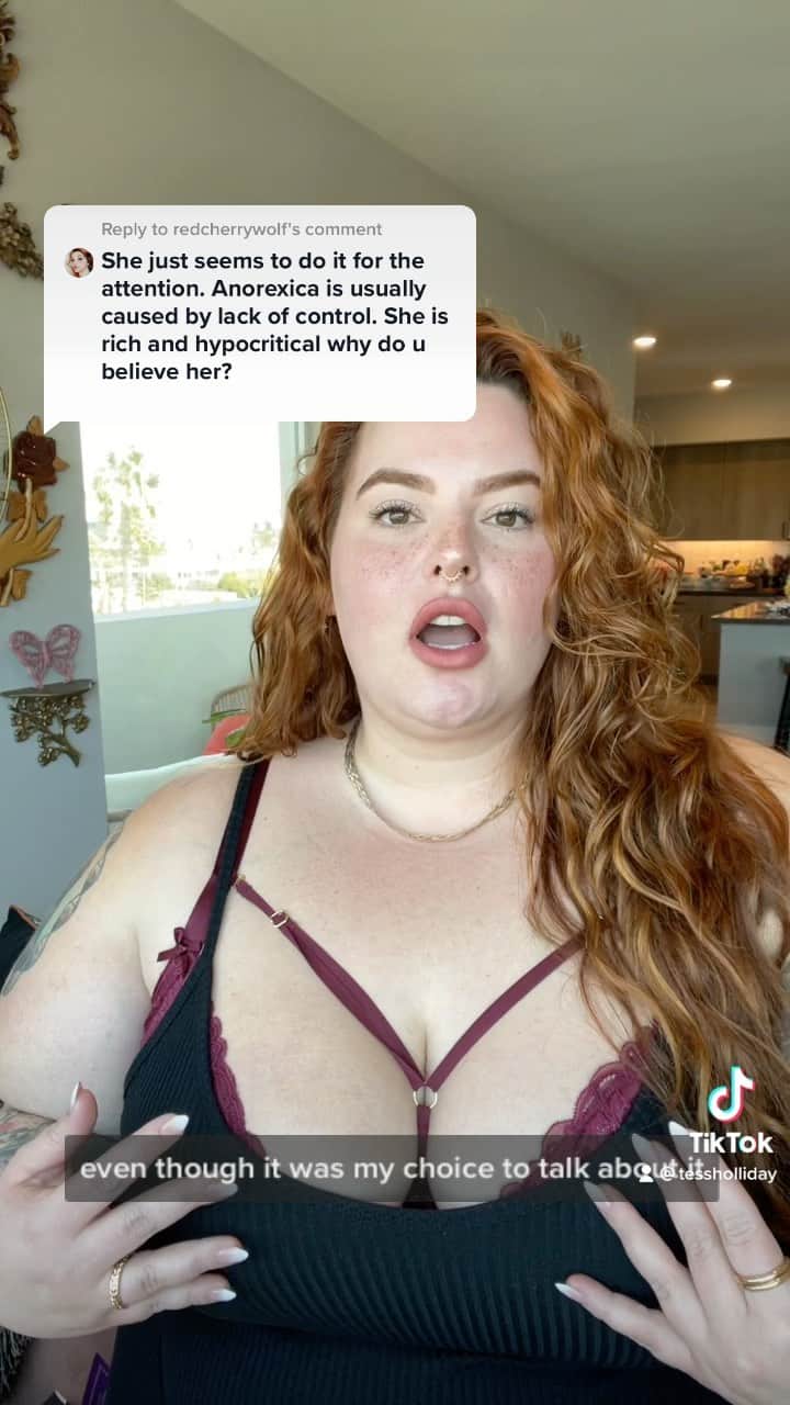 テス・ホリデーのインスタグラム：「(TW Eating Disorders) I get asked this question hundreds of times a day on all social media platforms, and y’all have to stop. A large part of why I have an eating disorder is due to being a public figure and having my body scrutinized for the last decade publicly & enough is enough. Let me heal. Maybe just ask yourself before you decide to question someone’s health, lifestyle choices, etc., “What am I gaining by doing this?” or maybe more appropriately, “Why do I need to be a total jerk right now?”   YOU CANNOT TELL SOMEONES HEALTH BY LOOKING AT THEM.   Enough.」