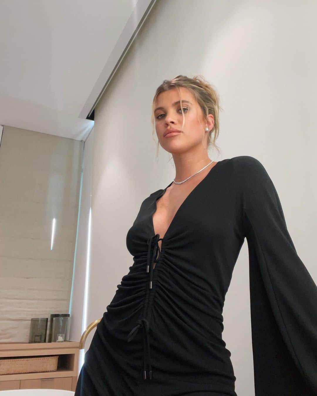 ソフィア・リッチーのインスタグラム：「Little black dress」