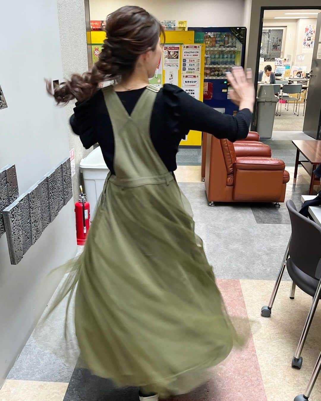 大家彩香さんのインスタグラム写真 - (大家彩香Instagram)「私服と髪型の組み合わせが アナみたい♡ って言われて はしゃいだお写真です😋💗  #札幌テレビ#どさんこワイド朝#stv#大家彩香#私服#秋コーデ#アナと雪の女王#アナコーデ#はしゃいでみた#ヘアアレンジ」10月8日 7時38分 - ayaka_oie_official