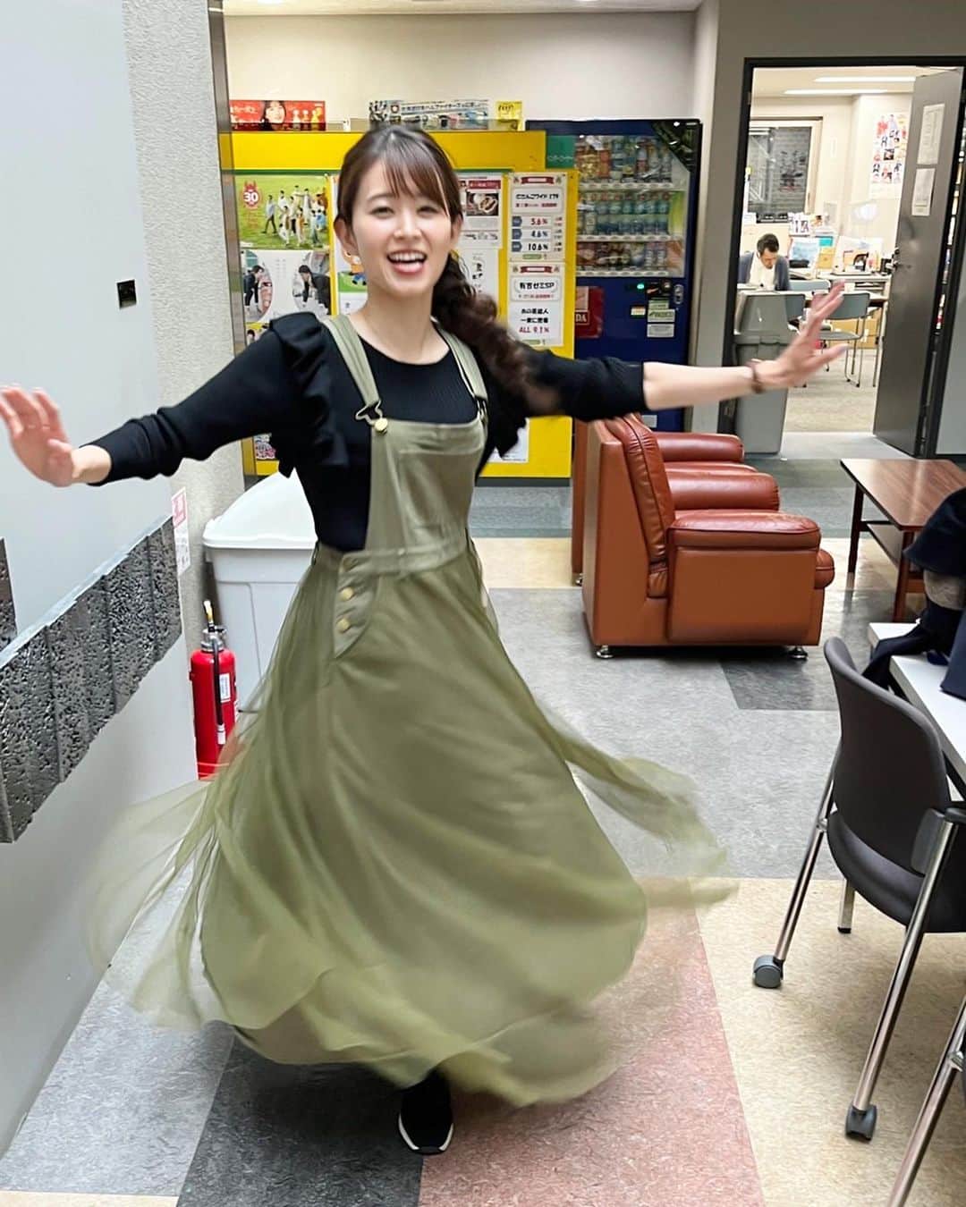 大家彩香さんのインスタグラム写真 - (大家彩香Instagram)「私服と髪型の組み合わせが アナみたい♡ って言われて はしゃいだお写真です😋💗  #札幌テレビ#どさんこワイド朝#stv#大家彩香#私服#秋コーデ#アナと雪の女王#アナコーデ#はしゃいでみた#ヘアアレンジ」10月8日 7時38分 - ayaka_oie_official