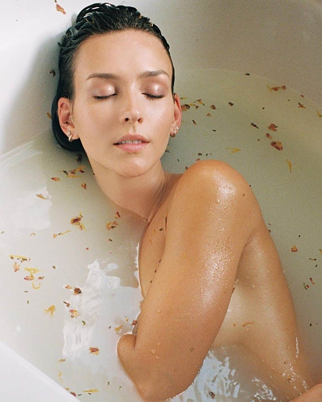 レイチェル・クックさんのインスタグラム写真 - (レイチェル・クックInstagram)「New by @stateofrachel / been learning the importance and power in really nourishing myself and my body. Creating from a place of overflow.」10月8日 8時23分 - rachelc00k