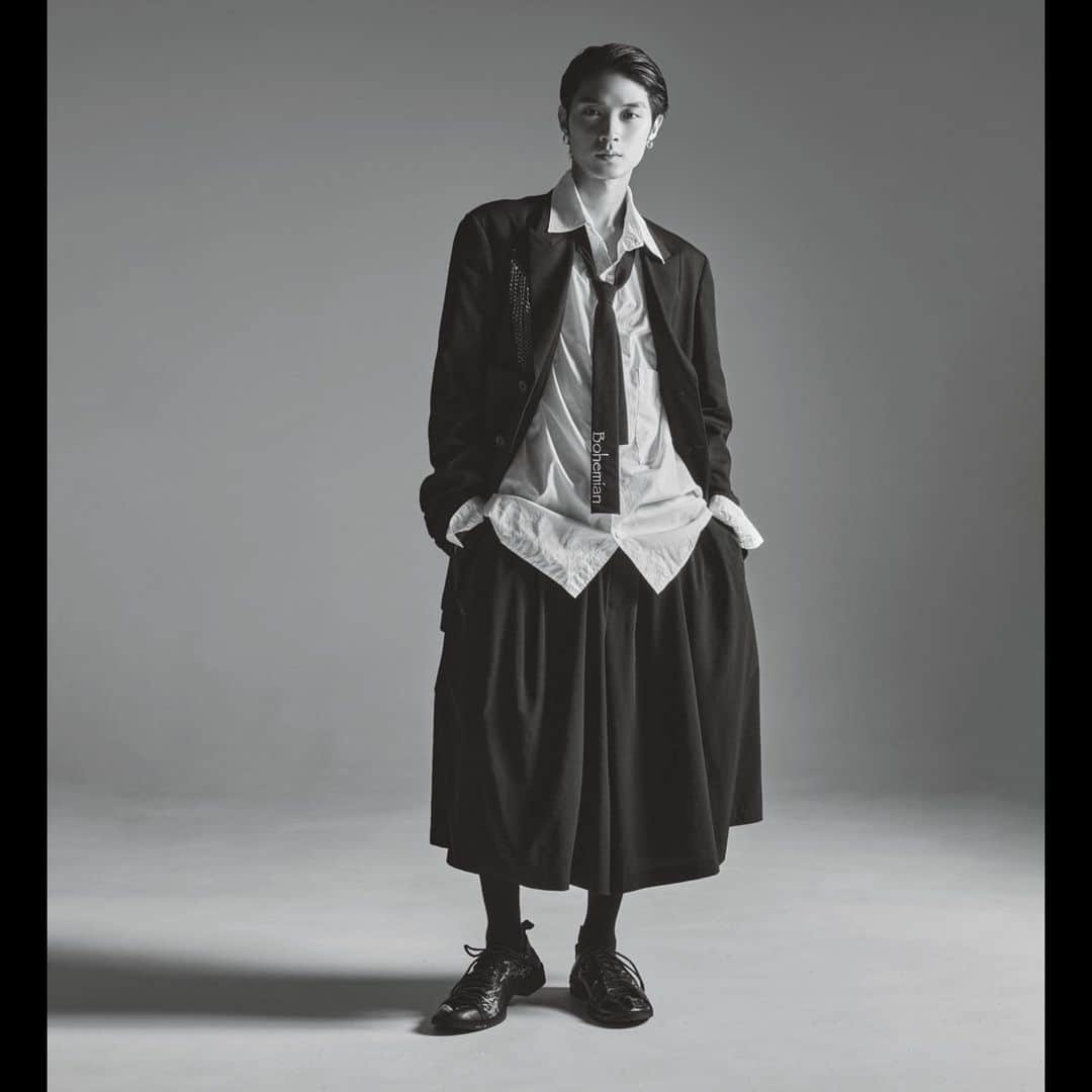 磯村勇斗のインスタグラム：「.  「TVガイドPERSON vol.110」  photo by #LeslieKee  #TVガイドPERSON」