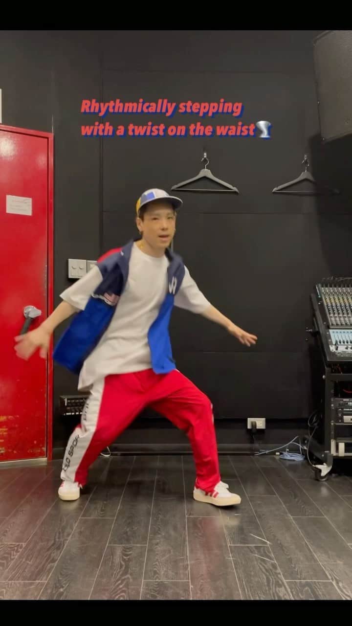 SHUHOのインスタグラム：「Step variation✋🦶🌪🌪🌪🌪  #dancetutorial #footwork #housedance #streetdance #dancelesson #dance #footwork #dancesteps #housemusic #housedancer #shuffledance #cuttingshape #ダンス動画」