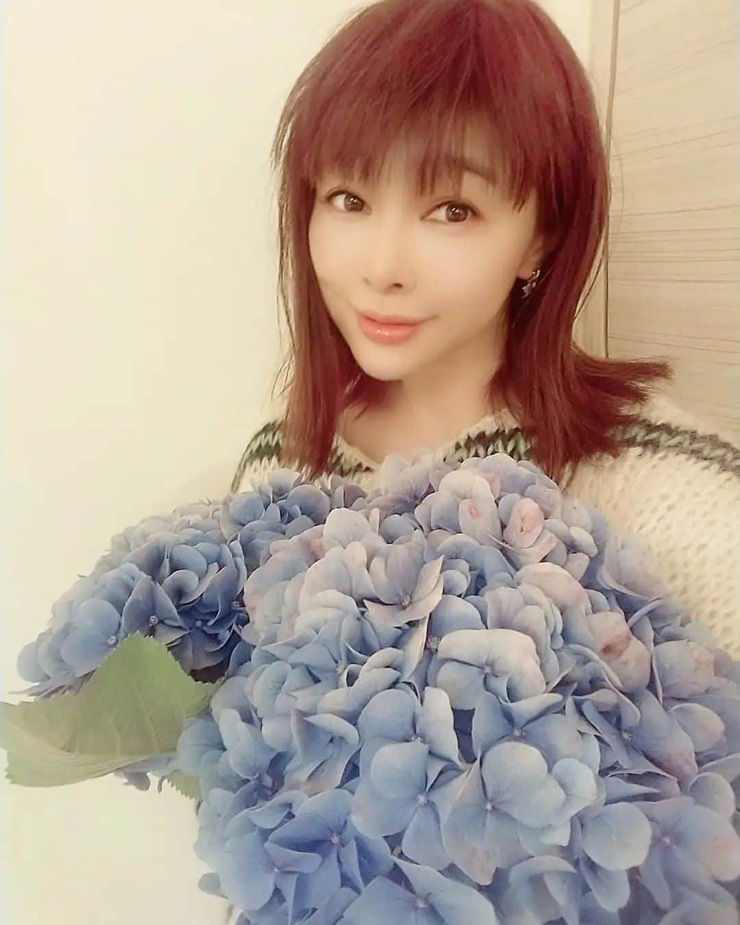 松坂南さんのインスタグラム写真 - (松坂南Instagram)「そして、今週は紫陽花と百合💓  お花から癒しと元気をもらう〜🎵  #love  #flowers」10月8日 19時39分 - minami_matsuzaka