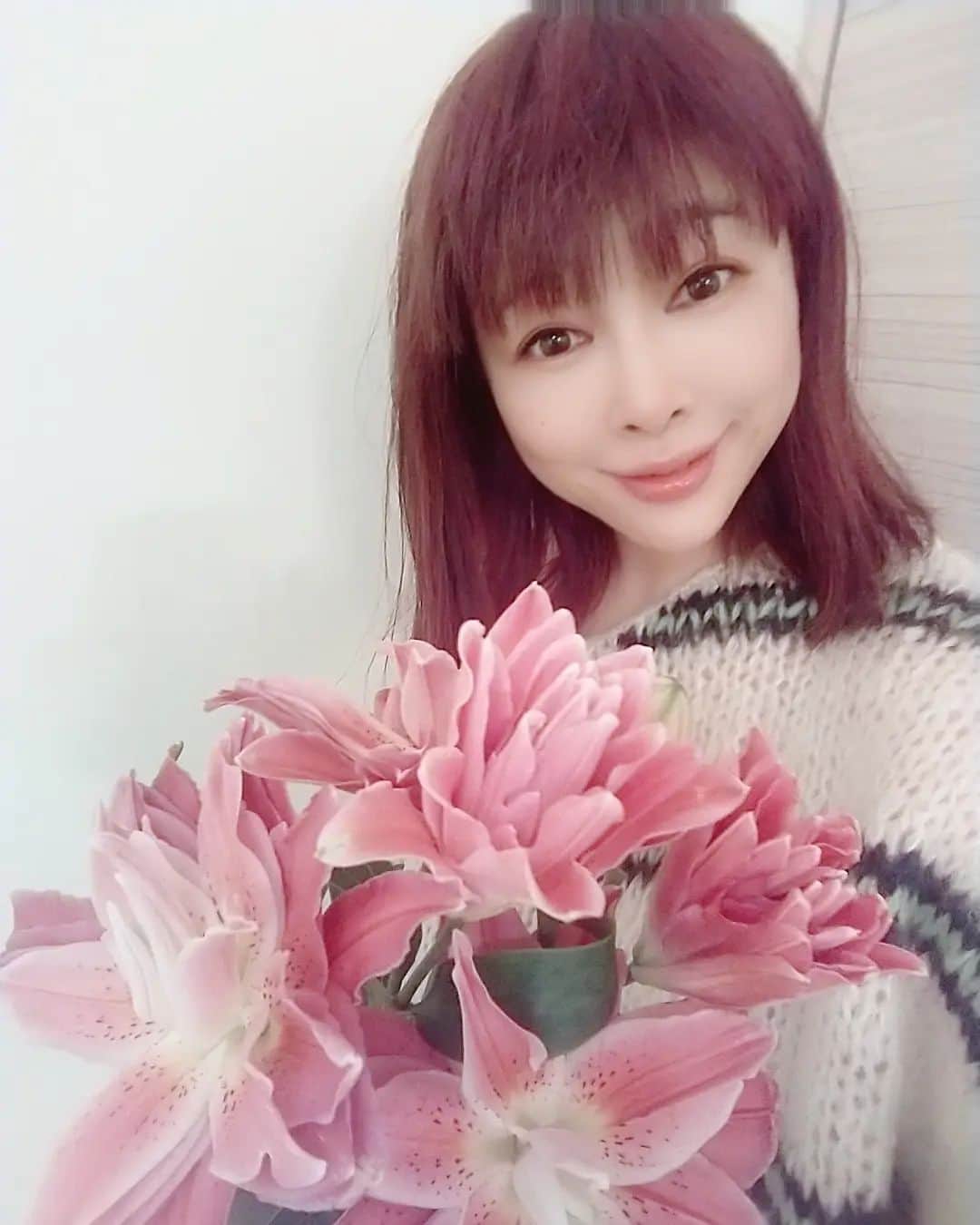 松坂南さんのインスタグラム写真 - (松坂南Instagram)「そして、今週は紫陽花と百合💓  お花から癒しと元気をもらう〜🎵  #love  #flowers」10月8日 19時39分 - minami_matsuzaka