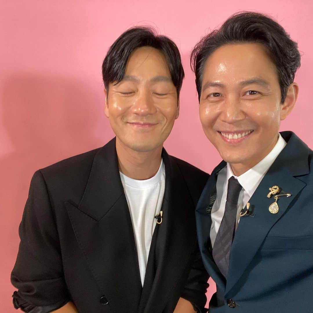 イ・ジョンジェさんのインスタグラム写真 - (イ・ジョンジェInstagram)「#박해수 #이정재 #squidgame  #FallonTonight #leejungjae」10月8日 11時23分 - from_jjlee