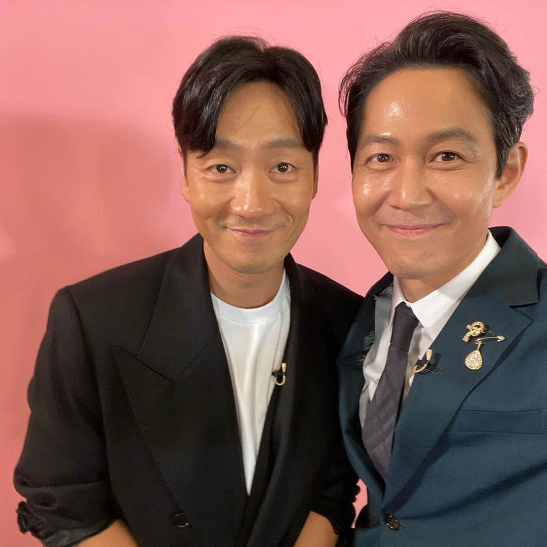 イ・ジョンジェさんのインスタグラム写真 - (イ・ジョンジェInstagram)「#박해수 #이정재 #squidgame  #FallonTonight #leejungjae」10月8日 11時23分 - from_jjlee