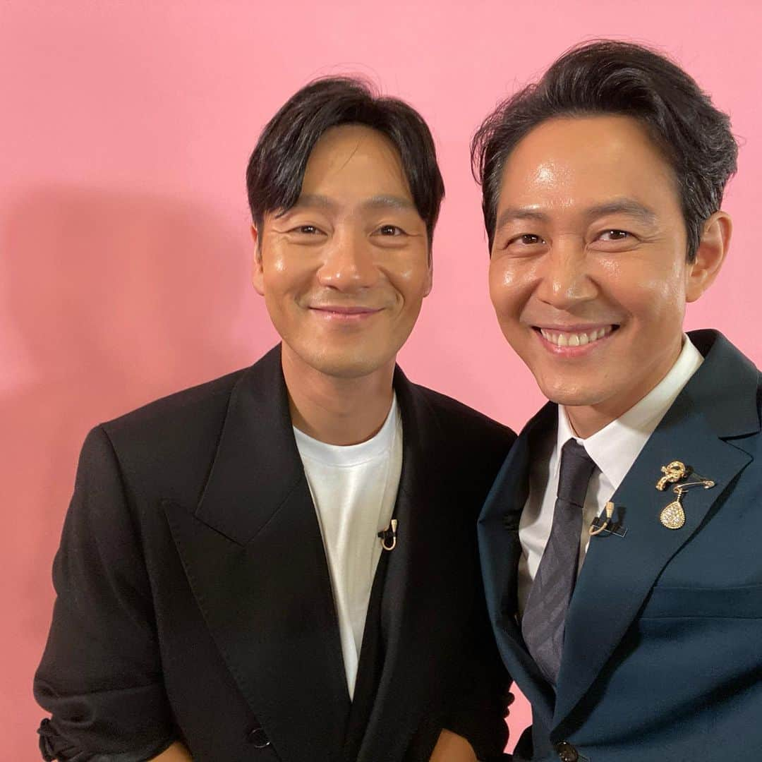 イ・ジョンジェさんのインスタグラム写真 - (イ・ジョンジェInstagram)「#박해수 #이정재 #squidgame  #FallonTonight #leejungjae」10月8日 11時23分 - from_jjlee