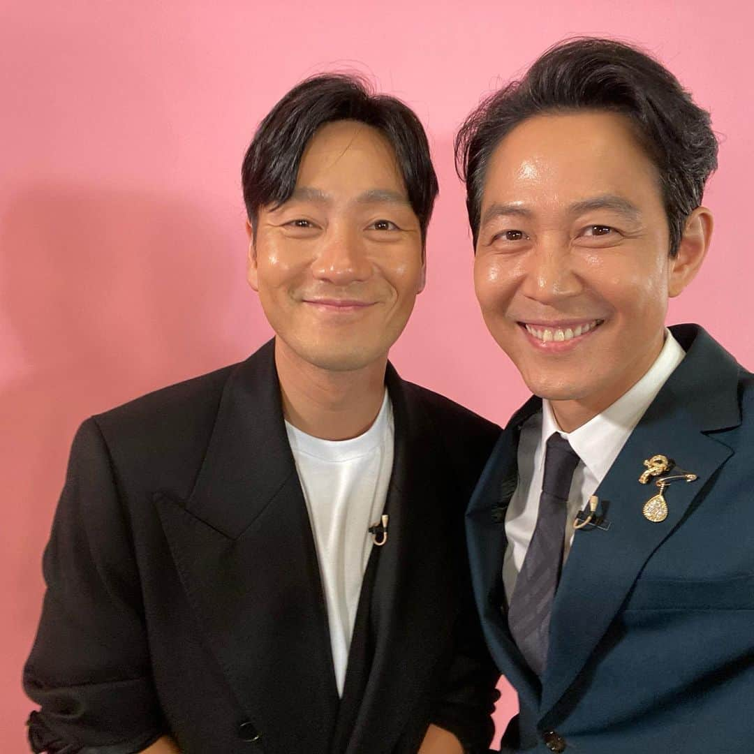 イ・ジョンジェさんのインスタグラム写真 - (イ・ジョンジェInstagram)「#박해수 #이정재 #squidgame  #FallonTonight #leejungjae」10月8日 11時23分 - from_jjlee